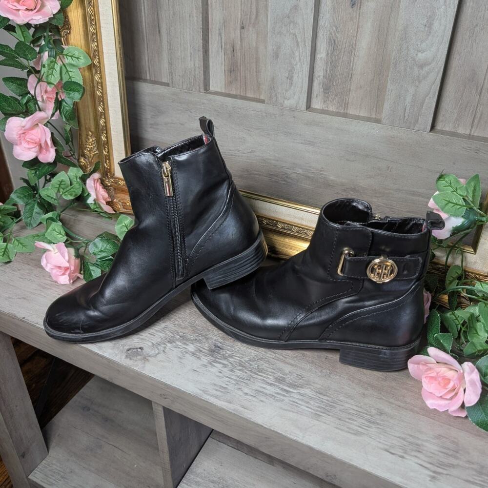 Tommy Hilfiger Women's Black Leather Ankle Booties Side Zip Logo US 8